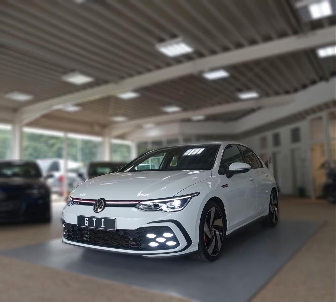 Volkswagen Golf 8 GTI 2.0 TSI DSG RETROC/FENDI/