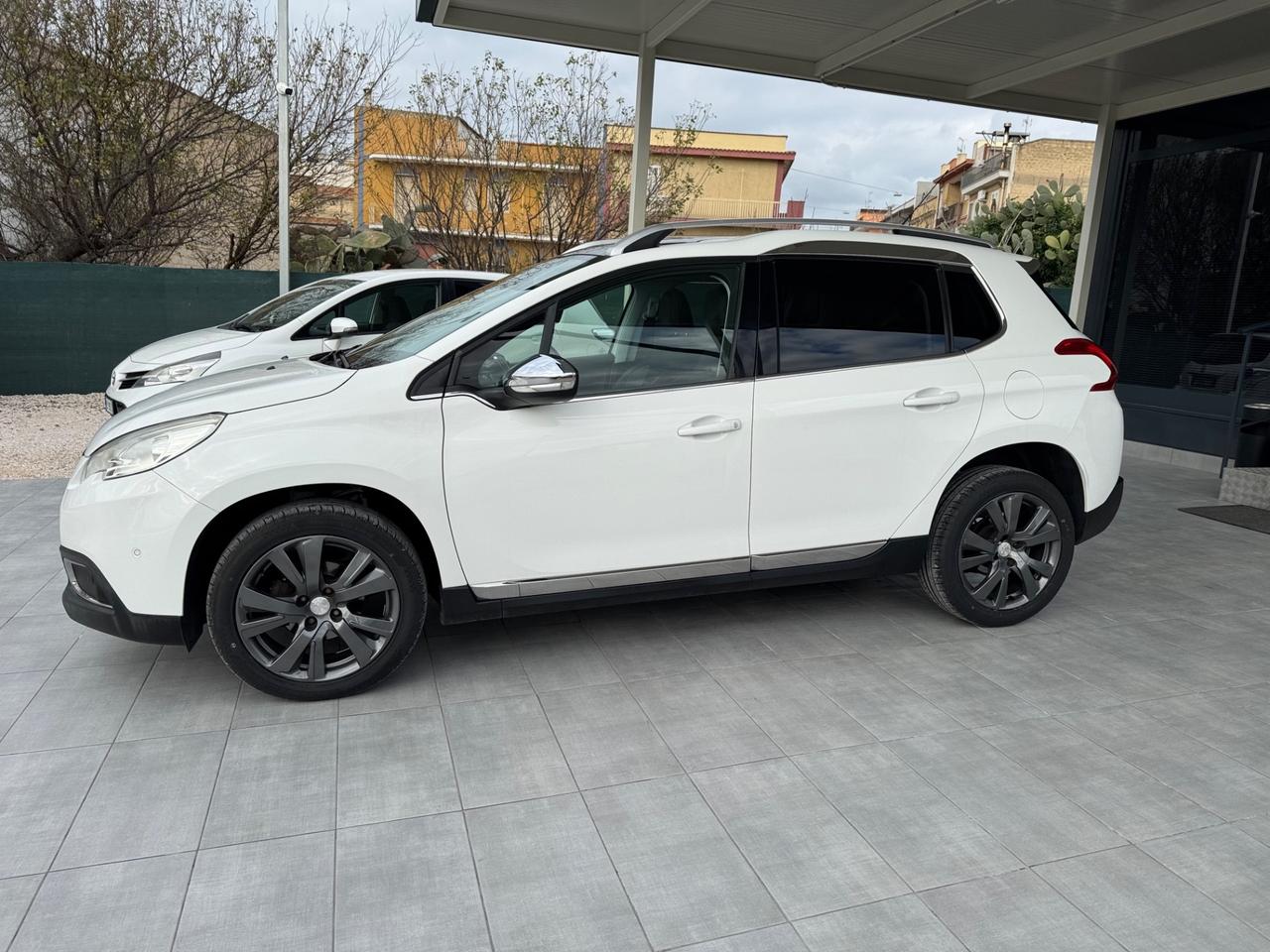 Peugeot 2008 1.6 e-HDi 92 CV Allure Tetto pan