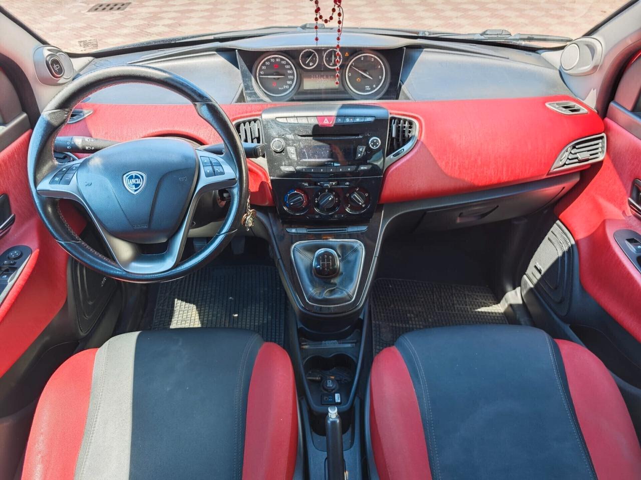 Lancia Ypsilon LANCIA YPSLON BLACK&RED 1.3 JTD 95CV STOP&START