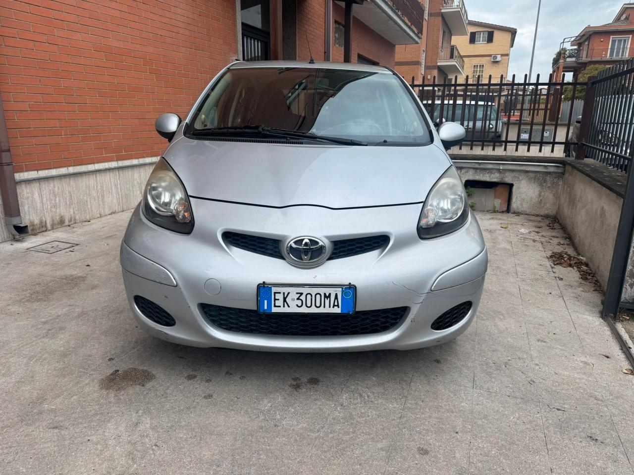 Toyota Aygo 1.0 12V VVT-i 5 porte Sol Connect MMT