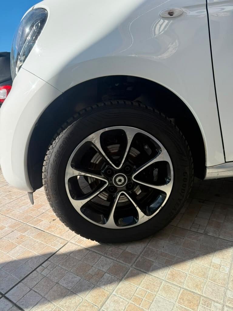 Smart ForFour 70 1.0 Passion NEOPATENTATI NAVIGATORE