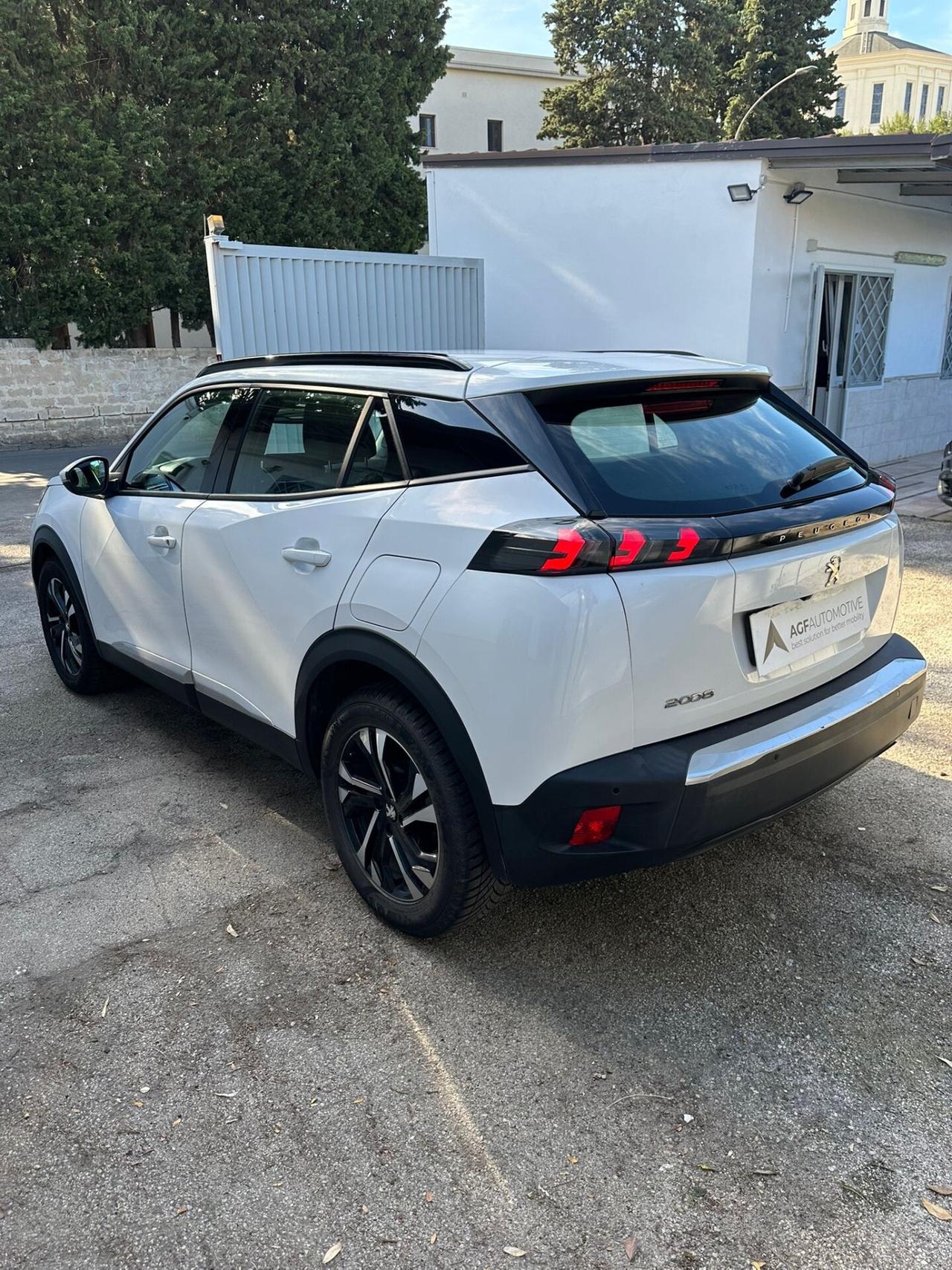 Peugeot 2008 BlueHDi 100 S&S Allure Navi Pack