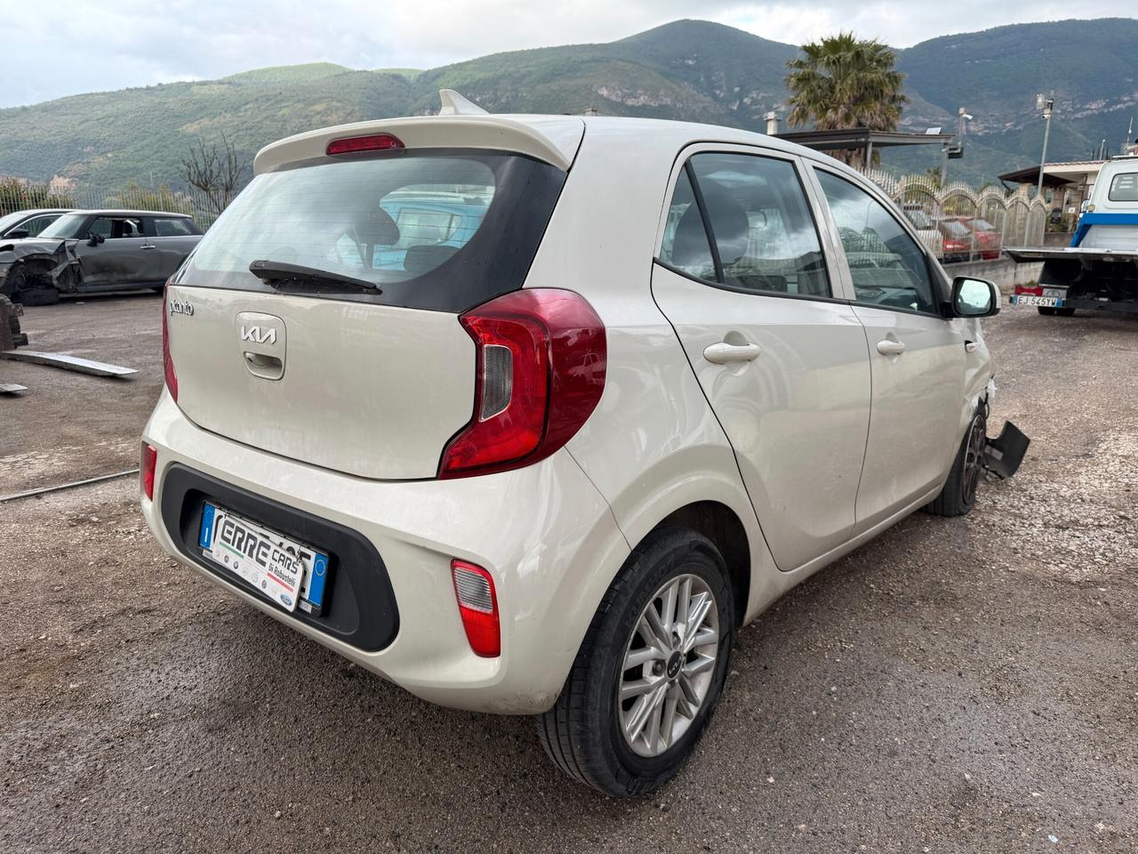 KIA PICANTO 2023 1.0 BENZINA 67 CV *SINISTRATA