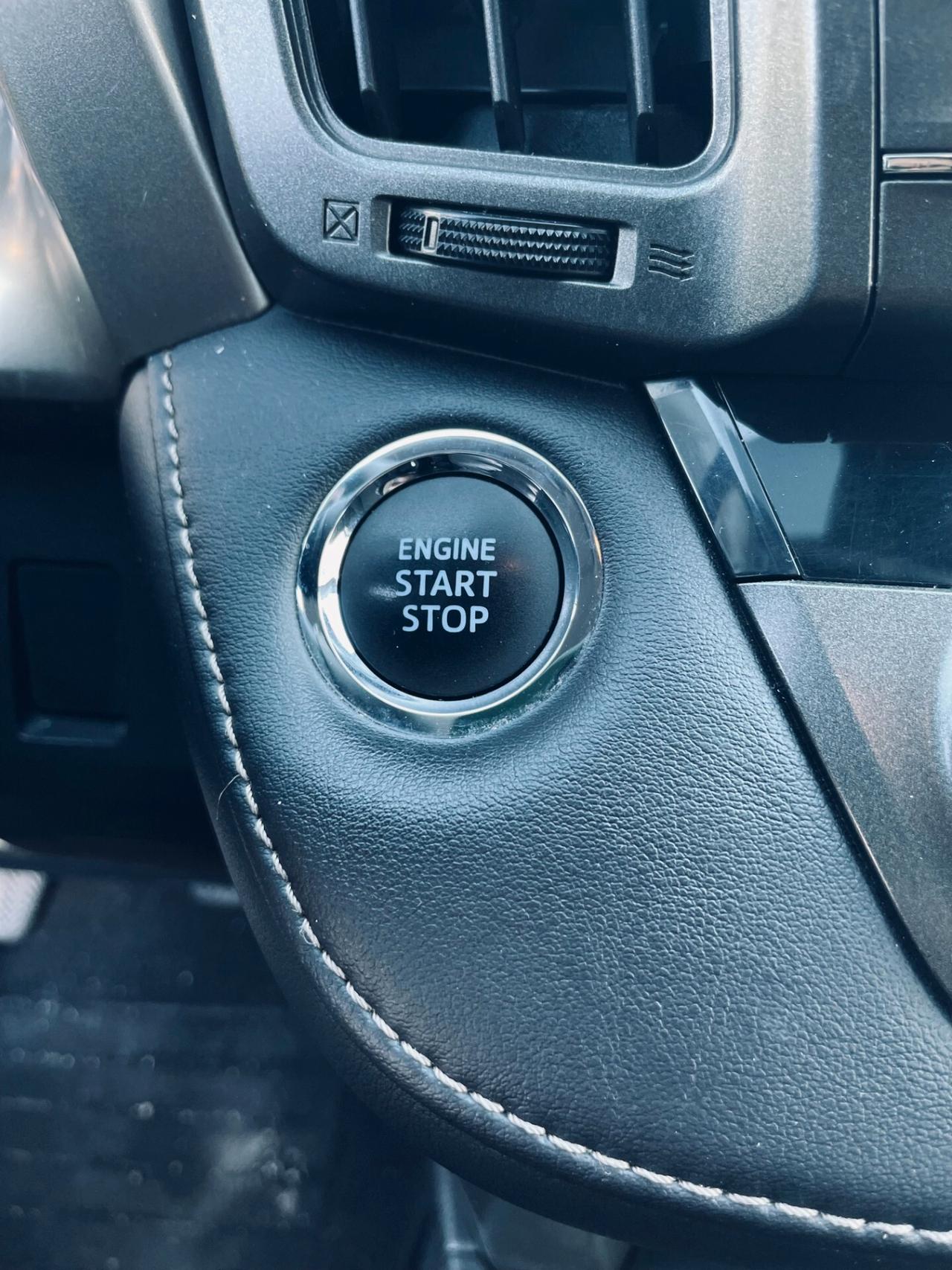 Toyota RAV 4 RAV4 2.0 D-4D 4WD Style White Ed.