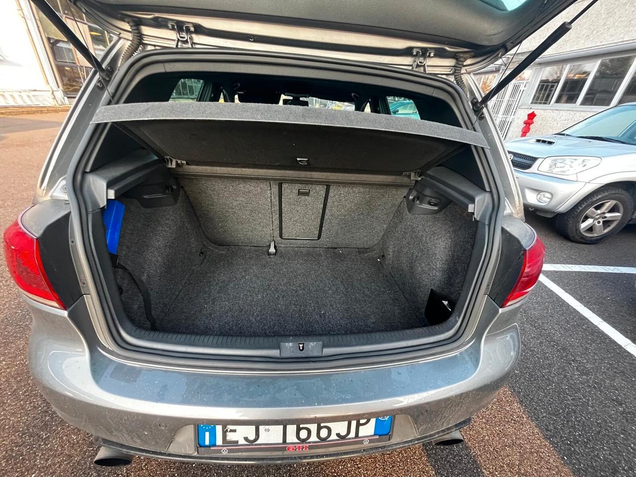 Volkswagen Golf GTI 2.0 TSI DSG