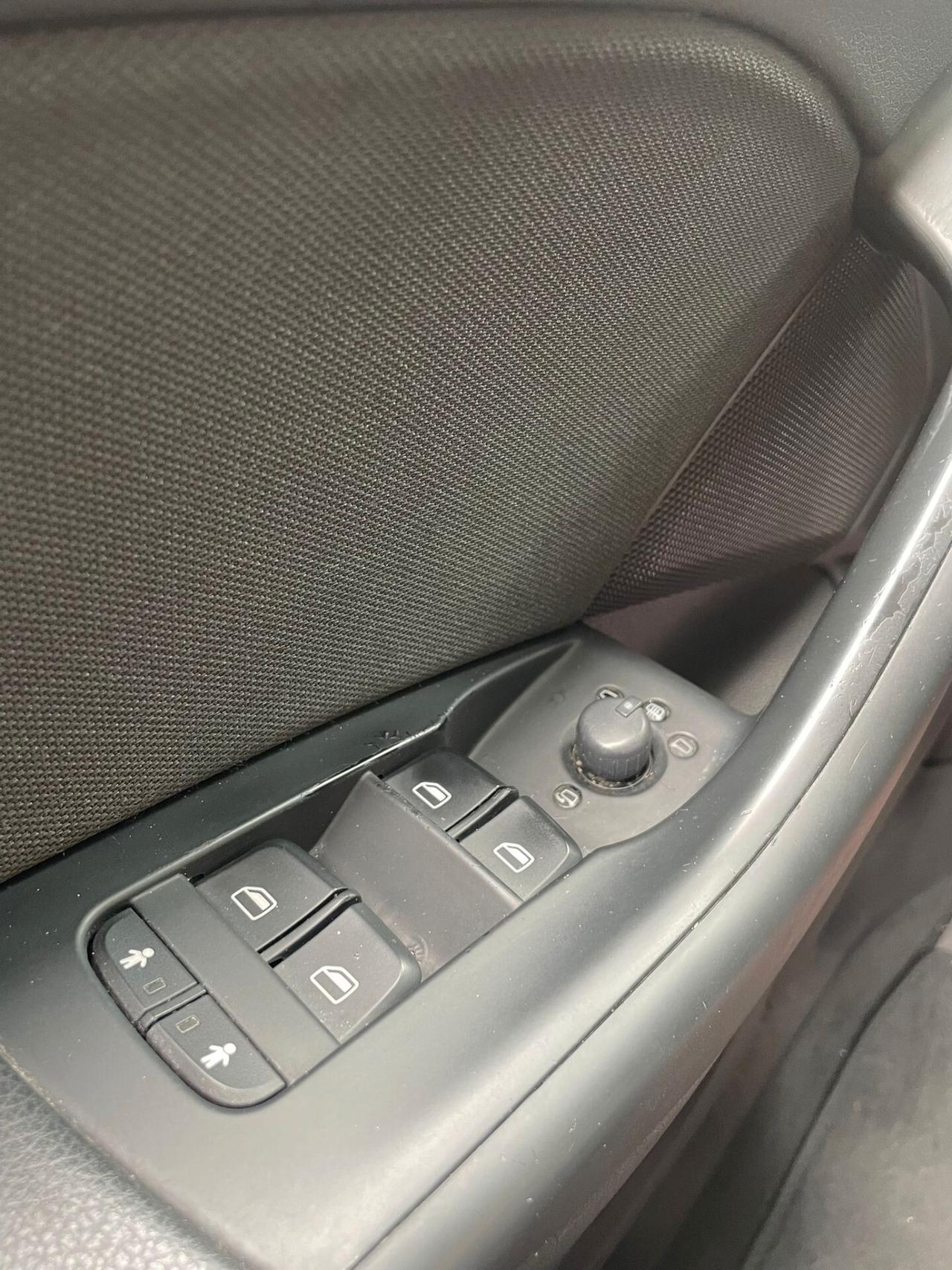 Audi Q3 2.0 TDI 120 CV S line Edition