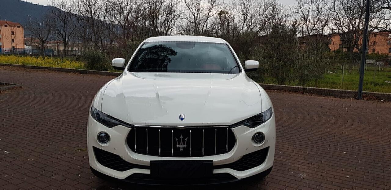 Maserati Levante V6 Diesel 275 Granlusso,pelle rossa,cerchi 21,navi,fari led bixeno,retrocamera,vetri scuri