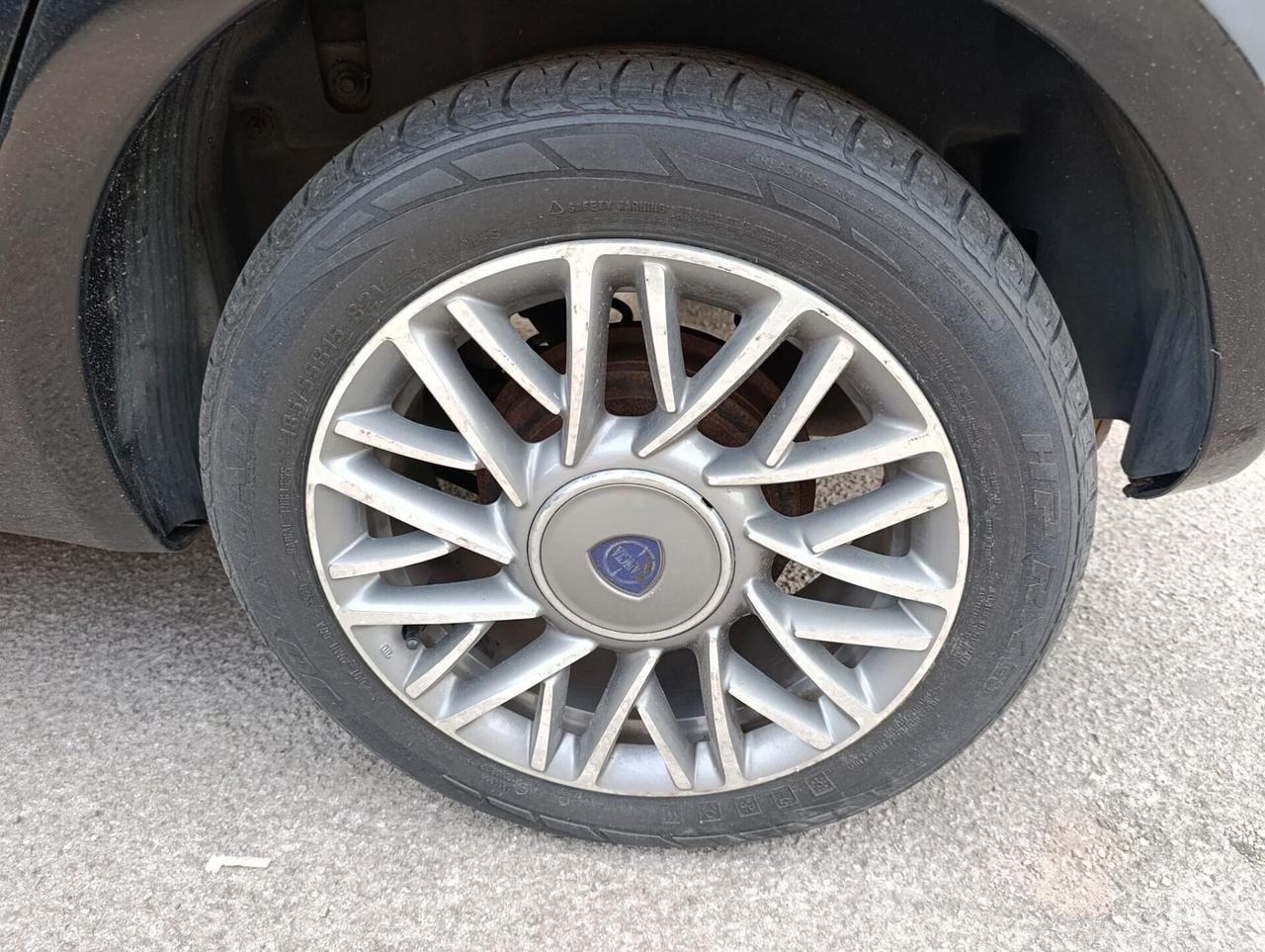 Lancia Ypsilon 1.2 69 CV 5 porte GPL Ecochic Silver