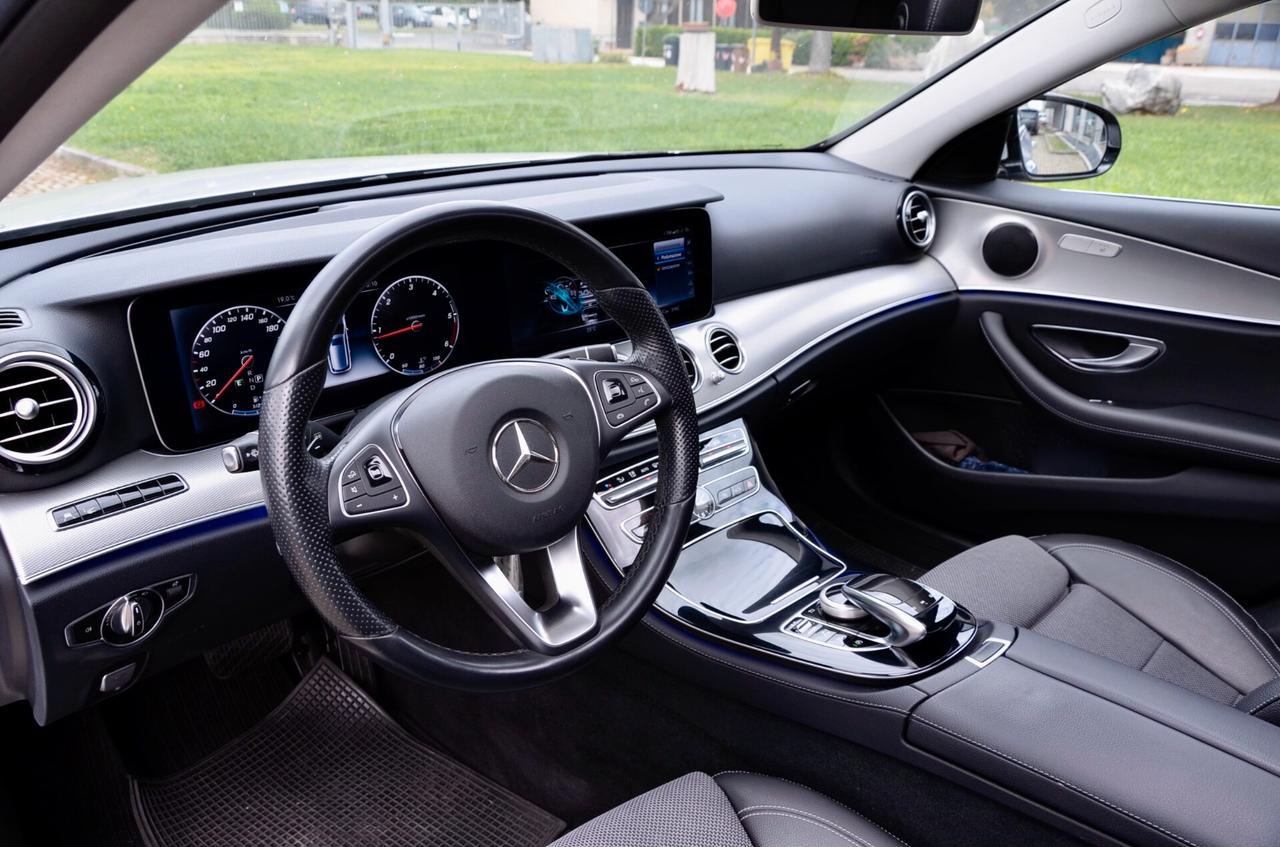MERCEDES-BENZ E 220d PREMIUM 194cv AUTO, SERVICE MERCEDES, TETTO, RETROCAMERA 360°, FARI LED, NAVI, EURO 6C, PERMUTE