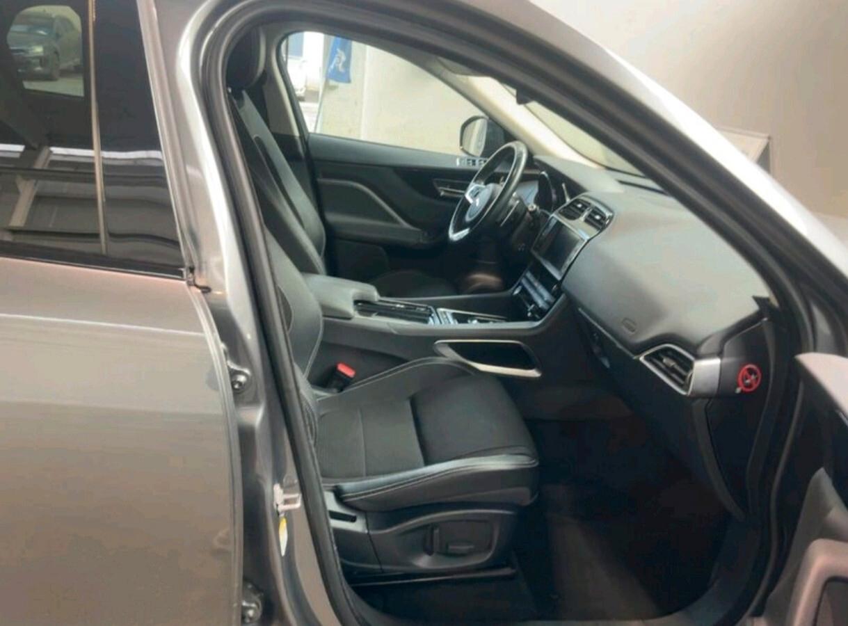 Jaguar F-Pace 2.0 D 180 CV AWD aut. R-SPORT 2018