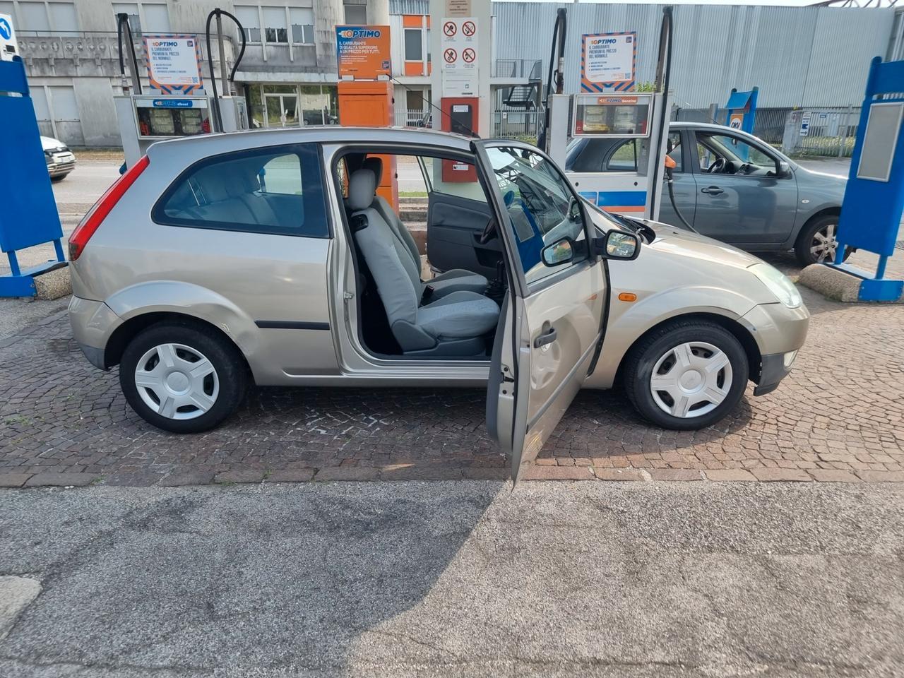 Ford Fiesta 1.2 16V 3p. Con 256.000km