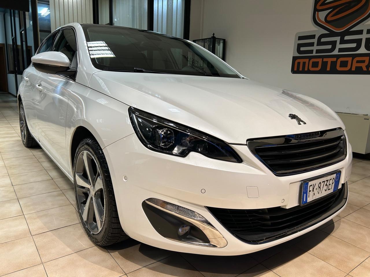 Peugeot 308- 2017 1.2 PureTech Turbo 130 CV 130.000 KM