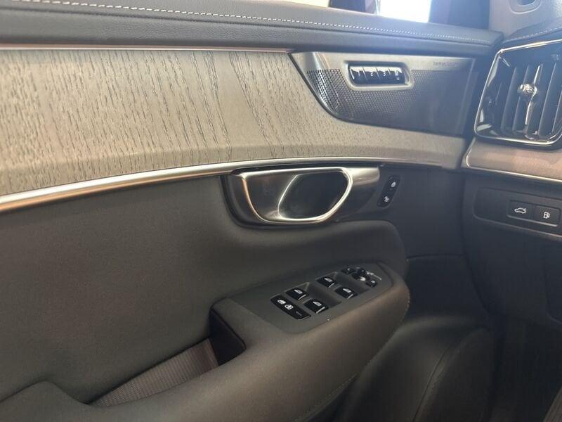 Volvo XC90 T8 Plug-in Hybrid AWD automatico 7 posti Ultra Bright