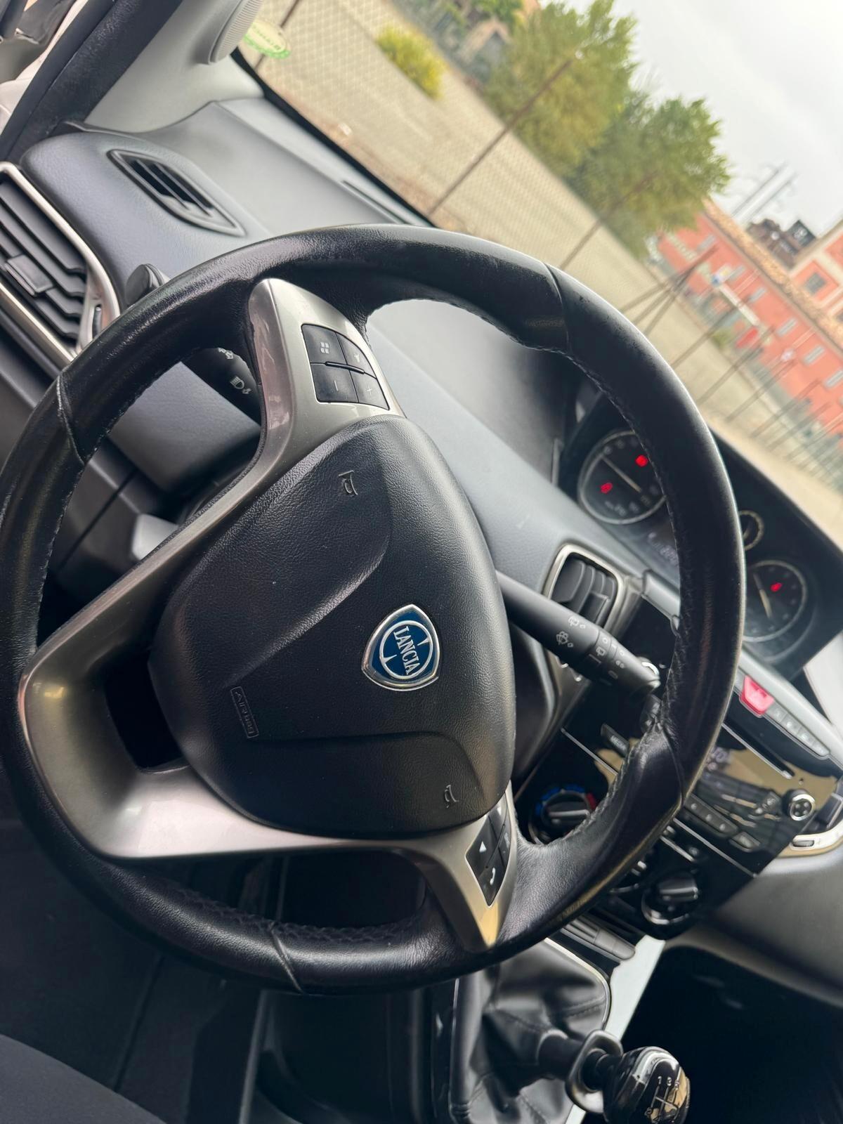 Lancia Ypsilon 2014 0.9 Benz/Metano 85 CV 5 porte