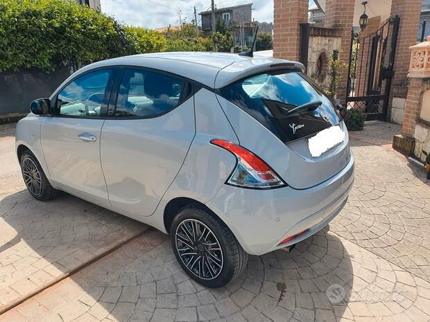 Lancia Ypsilon 1.0 FireFly 5 porte S&S Hybrid Ecochic Gold APPLE CAR PLAY NAVI ALCANTARA LED