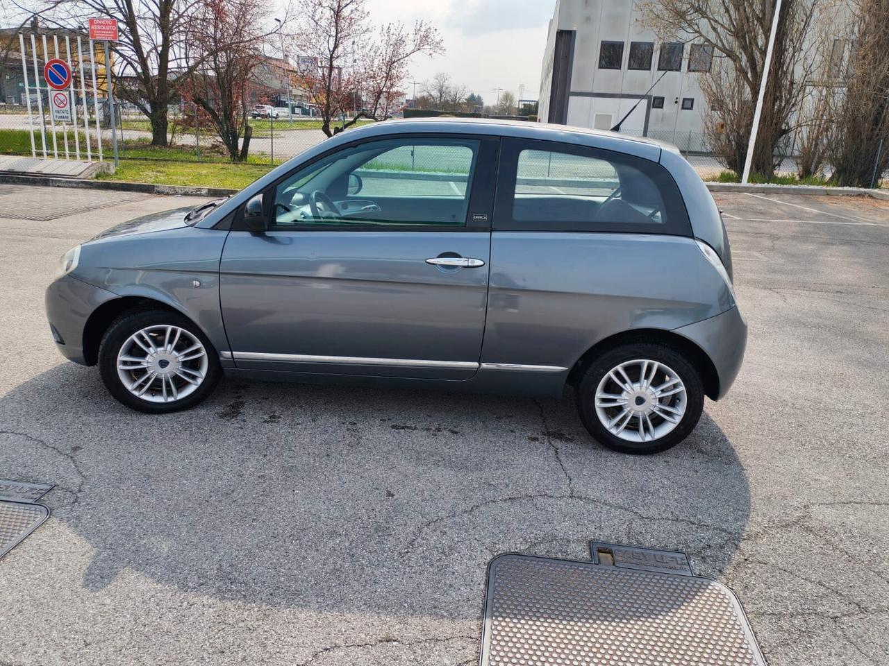 Lancia Ypsilon 1.2 69 CV 5 porte S&S Silver