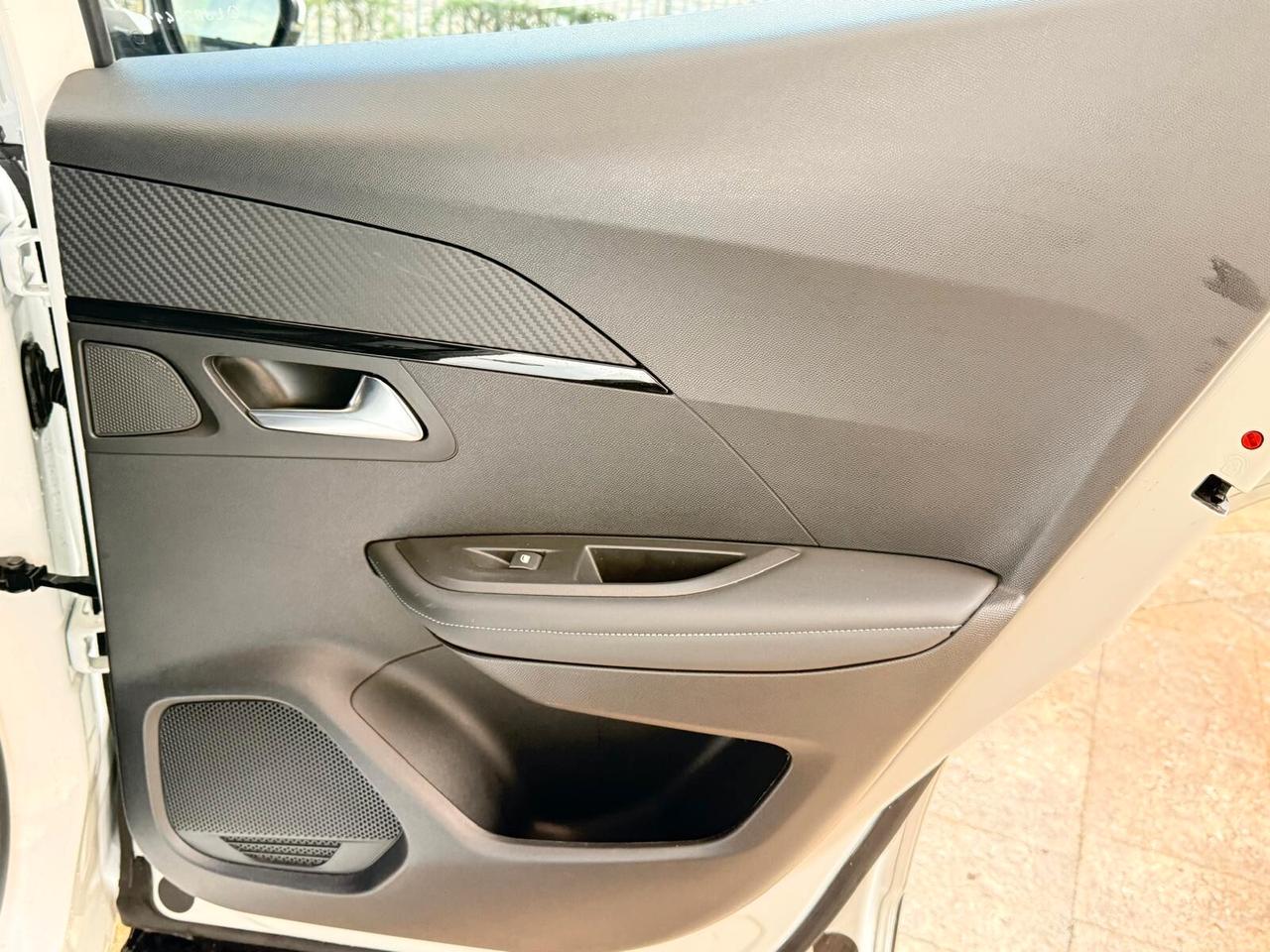 Peugeot 2008 BlueHDi 100 S&S Allure 10/2020