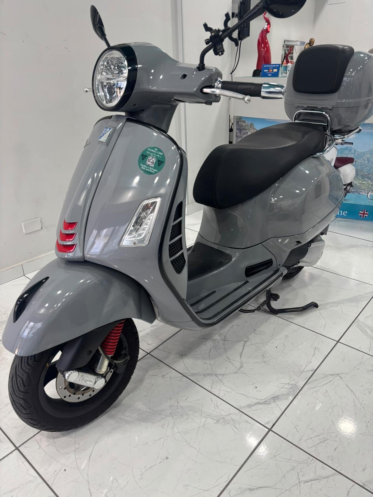Piaggio Vespa 300 GTS sport