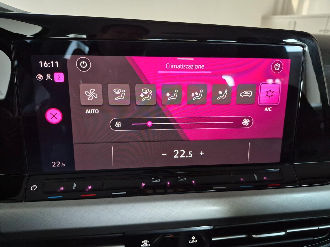 Volkswagen Golf 1.0 eTSI EVO LIFE DSG LED APPLE CAR PLAY/ANDROID AUTO C.17" WIRELESS ACC COCKPIT PRO KEYLESS LANE ASSIST AMBIENT LIGHT