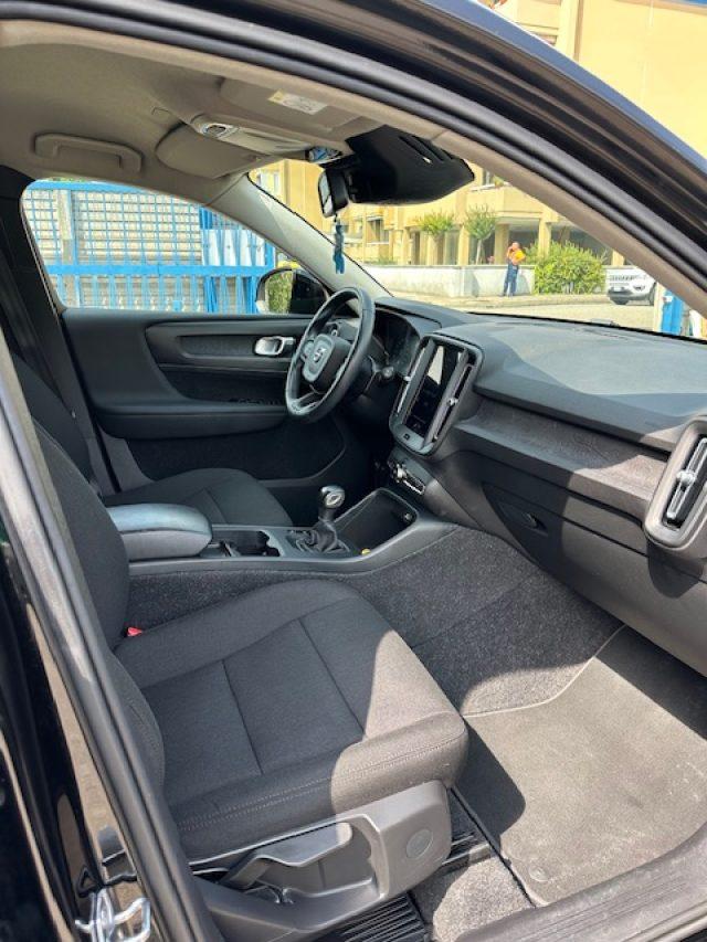 VOLVO XC40 T2 Momentum Core