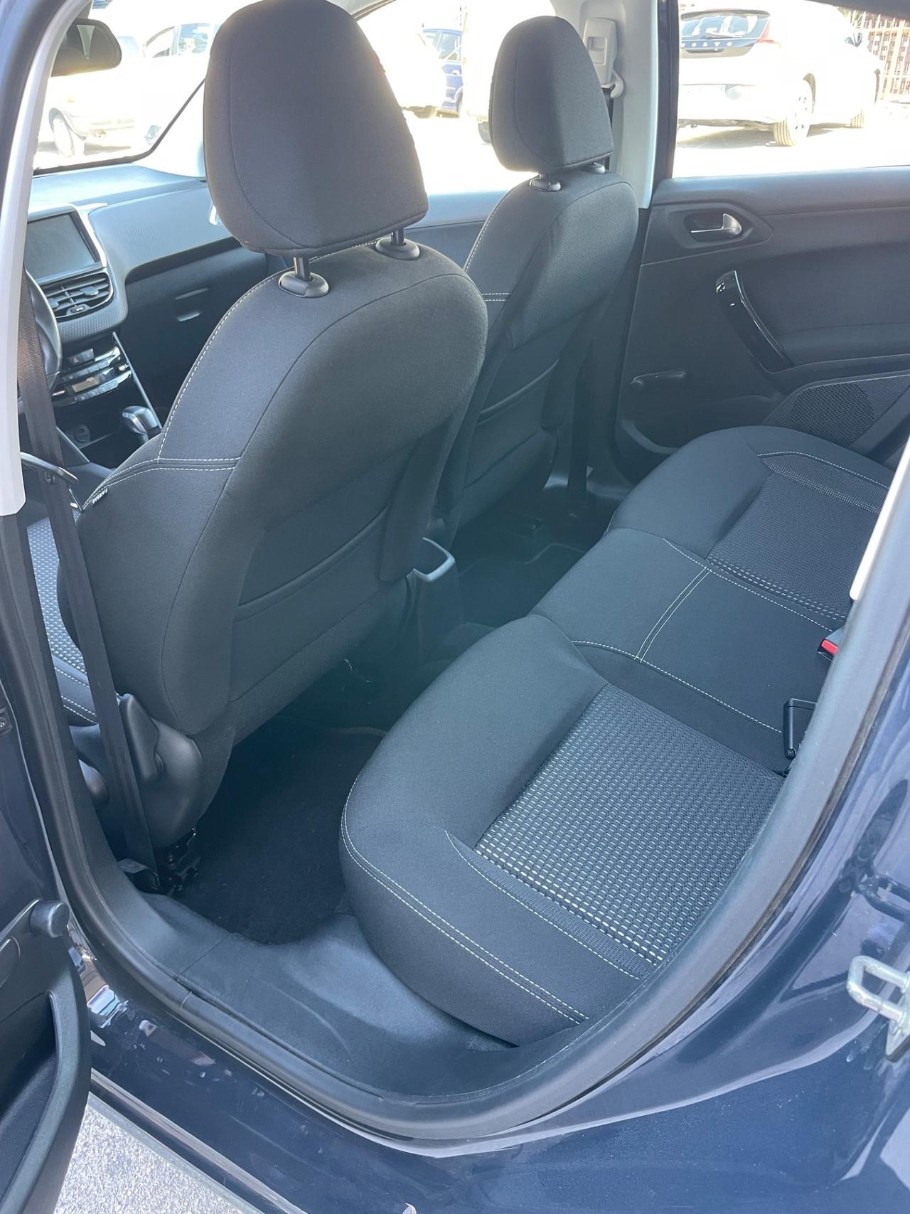 Peugeot 208 PureTech 82 5p. GPL Allure