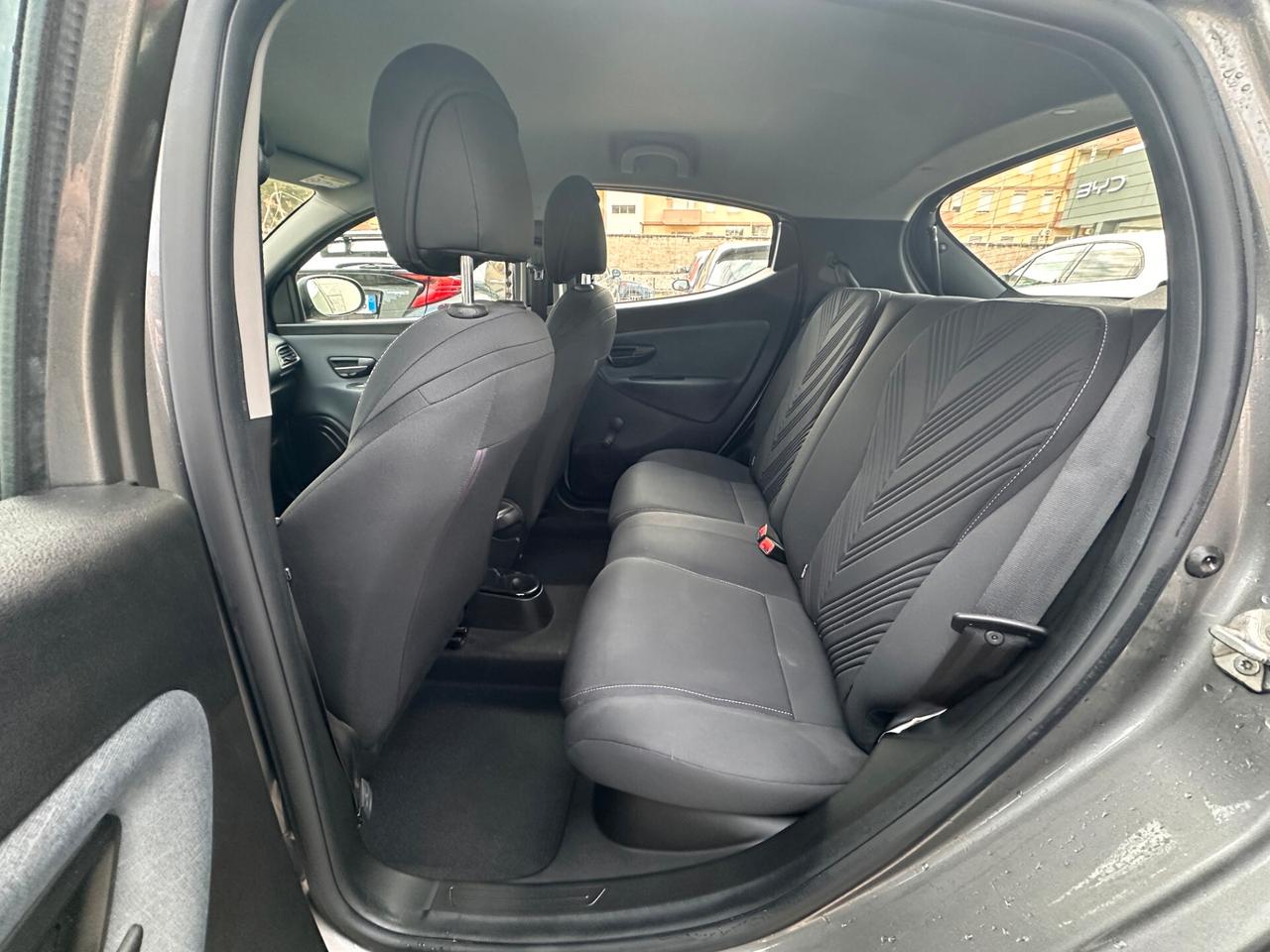 Lancia Ypsilon 1.0 Hybrid Ecochic Gold