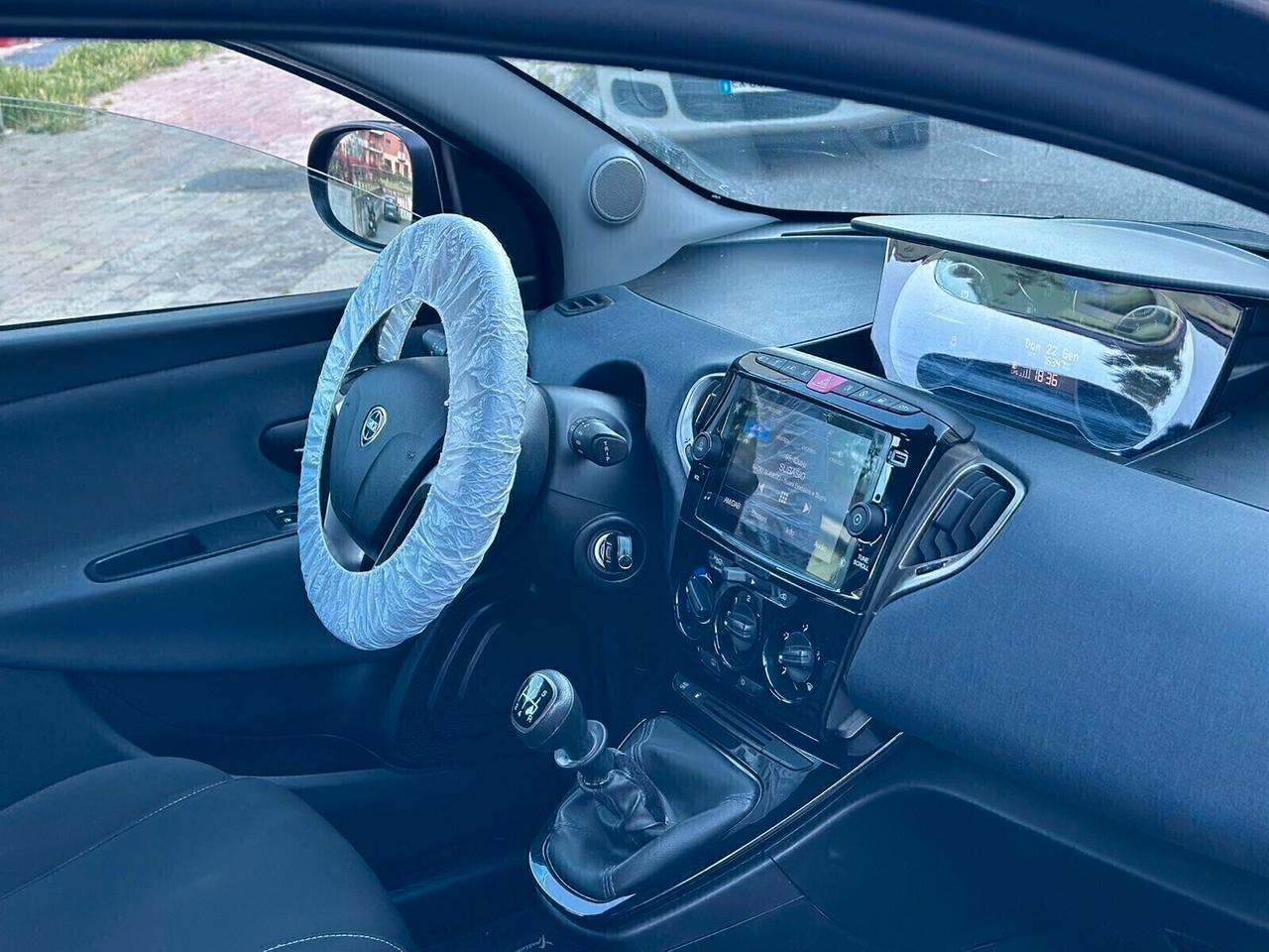 Lancia Ypsilon 1.2 69 CV 5 porte GPL Ecochic Gold USATO SICURO