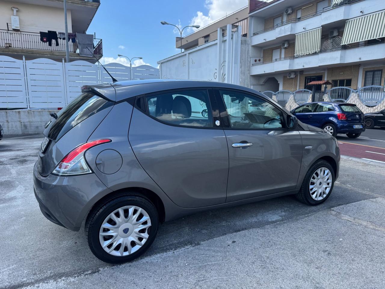 Lancia Ypsilon 1.2 GPL 69CV Ecochic 2012