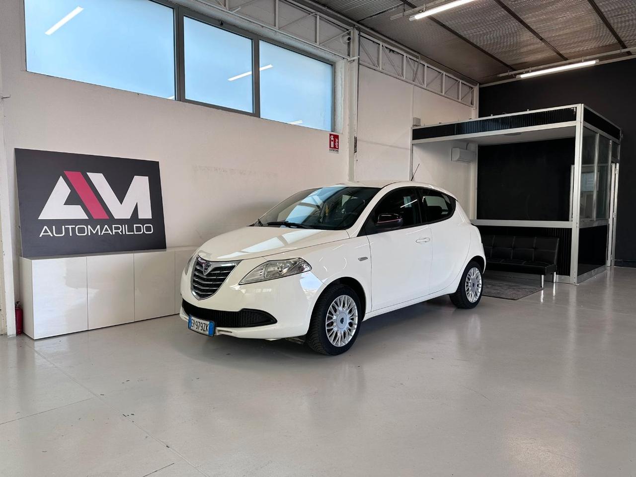 Lancia Ypsilon 5 Porte Ypsilon 1.2 8v Silver 69cv