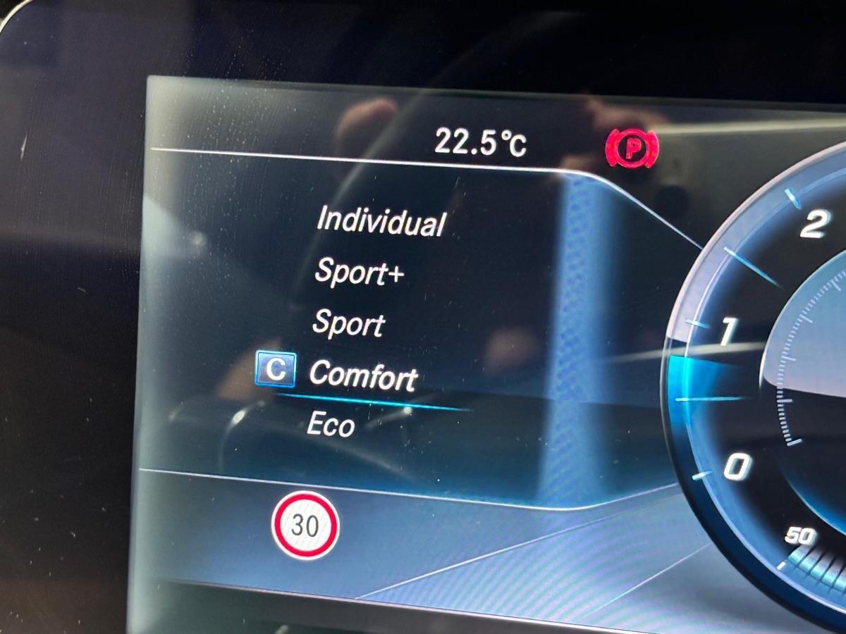MERCEDES - Classe E Station Wagon - E 220d S.W. Auto Premium Amg