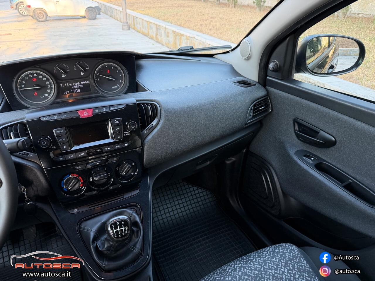 Lancia Ypsilon 1.0 FireFly Hybrid Ecochic Silver