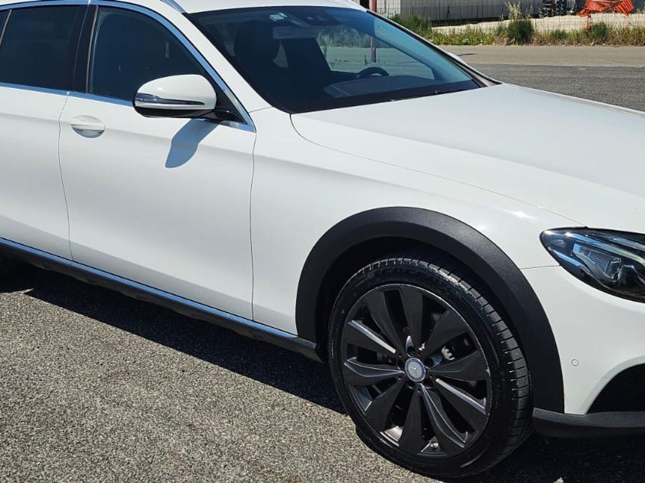 Mercedes-Benz E 220 E-Class E #6086