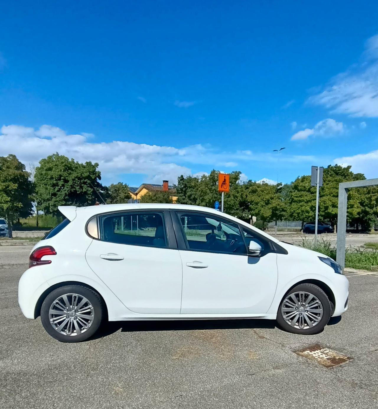 Peugeot 208 PureTech 82 5 porte Allure