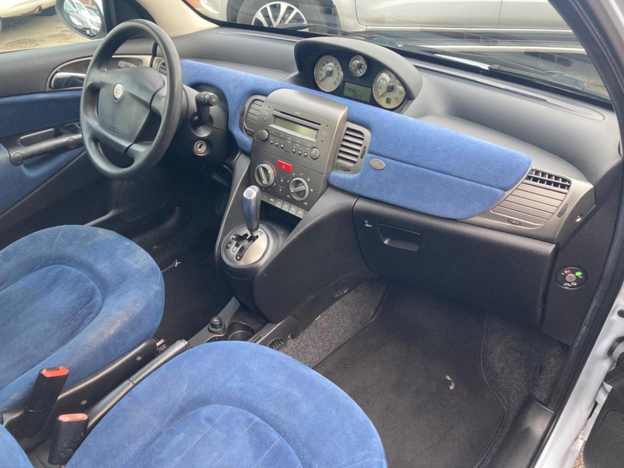 LANCIA YPSILON MULTIJET (CAMBIO AUTOMATICO)