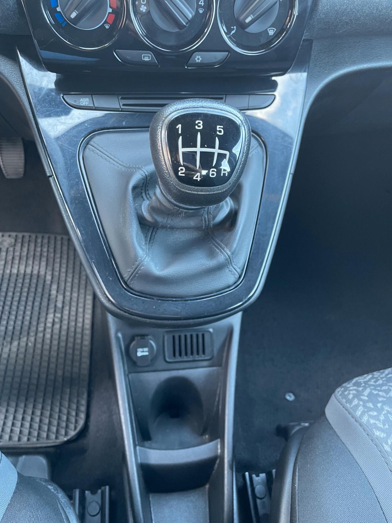 Lancia Ypsilon 1.0 FireFly Hybrid Silver GARANTITA