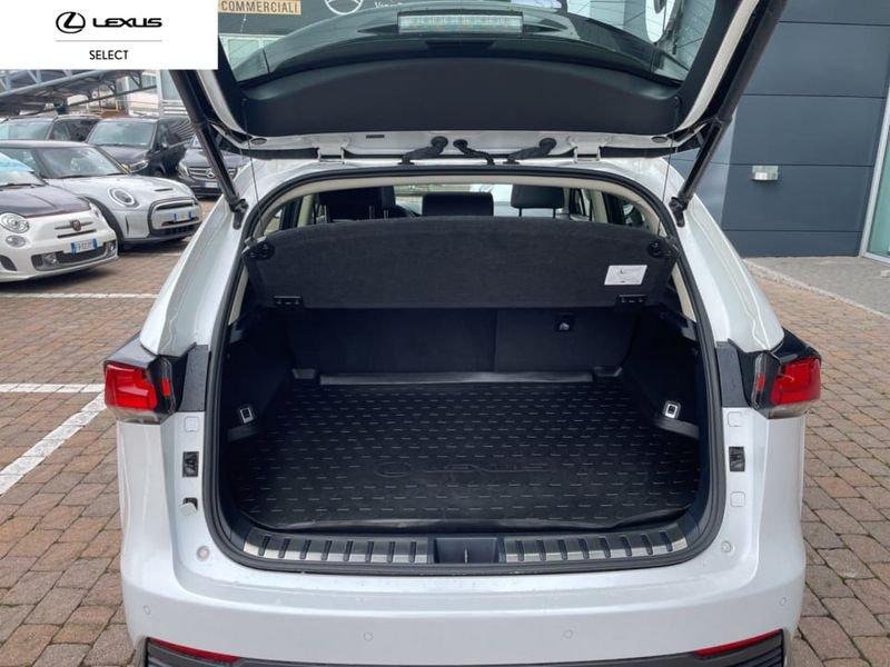 Lexus NX 300H 2.5 PREMIUM 4WD CVT