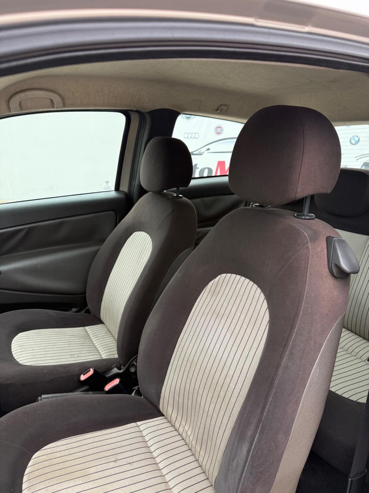 Lancia Ypsilon 1.3 MJT 75 CV Platino