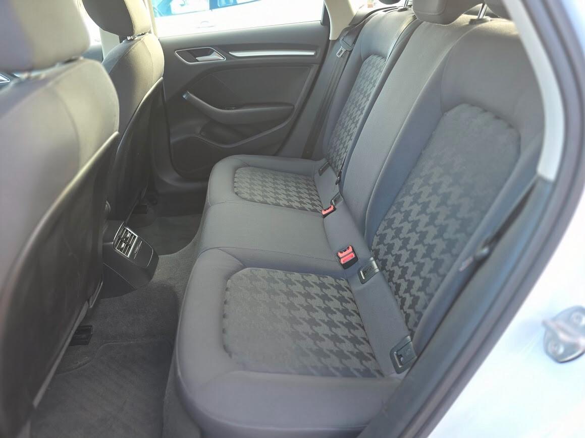 Audi A3 SPB 1.6 TDI 105 CV CR Attraction