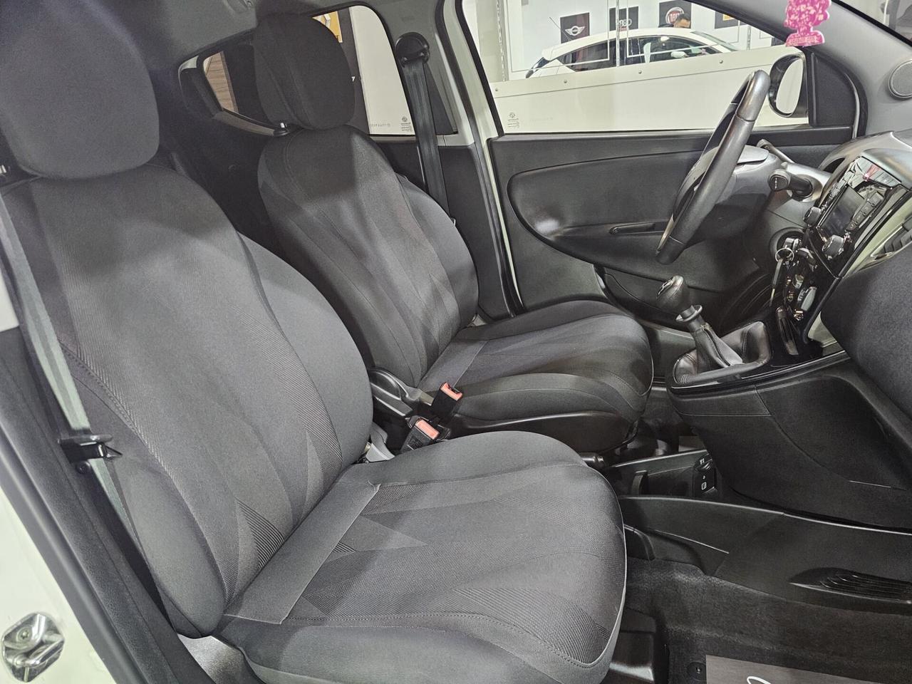 Lancia Ypsilon 1.2 69 CV Gold (29.000km)