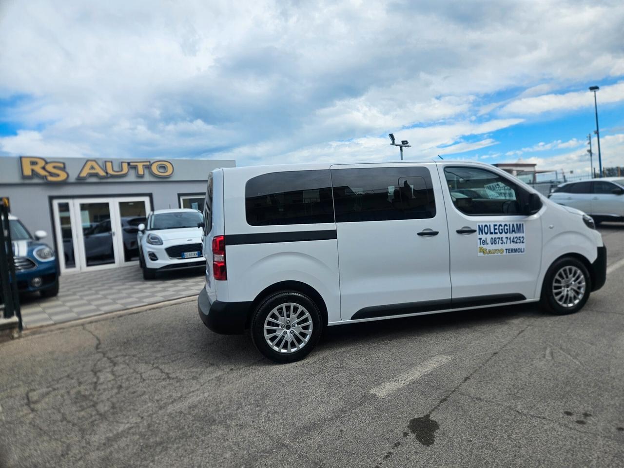 Noleggio 9 posti Peugeot Expert BlueHDi 180 S&S EAT8