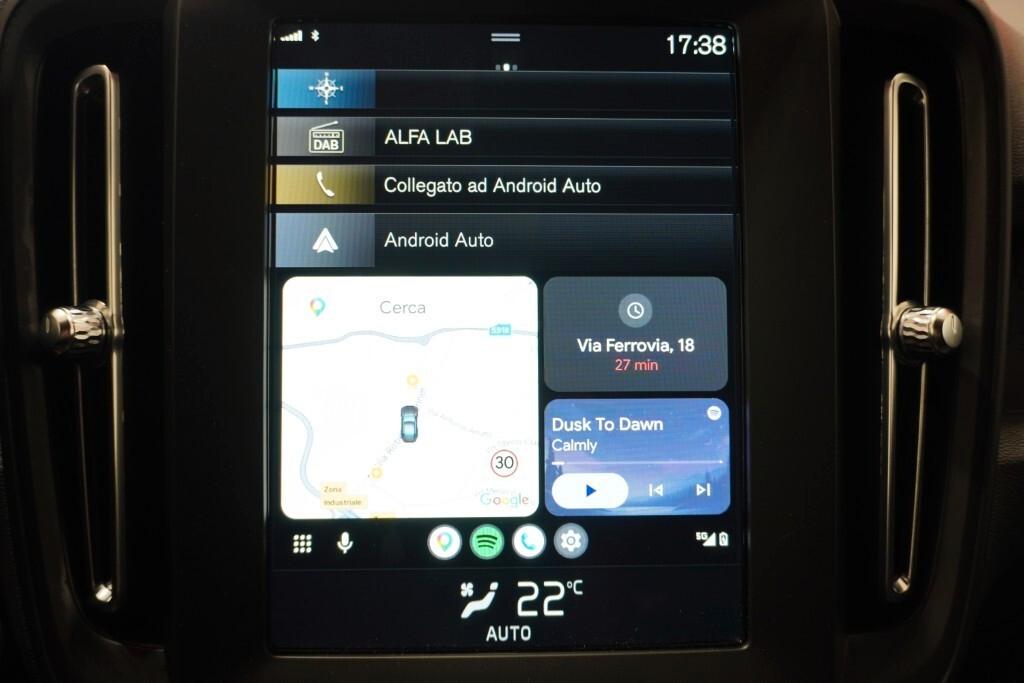 VOLVO XC40 1.5 T2 129CV 6M. ESSENTIAL ( FARI LED - COCKPIT - CRUISE - NAVI - MIRROR - SENSORI POST. - TELECAMERA POST. - CERCHI 17 )