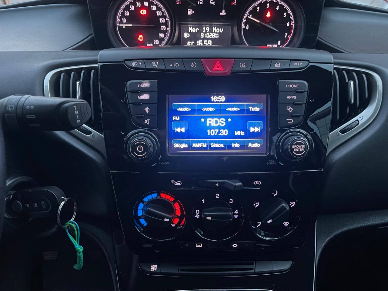 Lancia Ypsilon 1.2 Platinum 69cv NEOPATENTATI