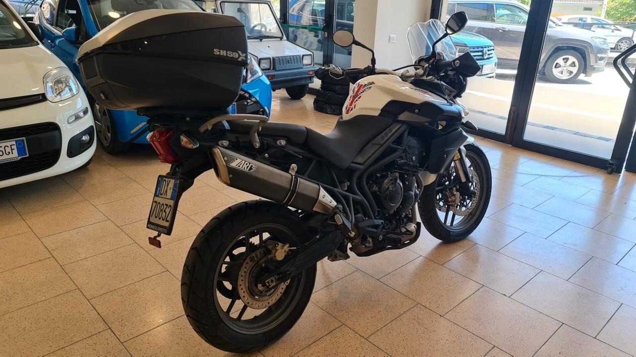 TRIUNPH TIGER 800