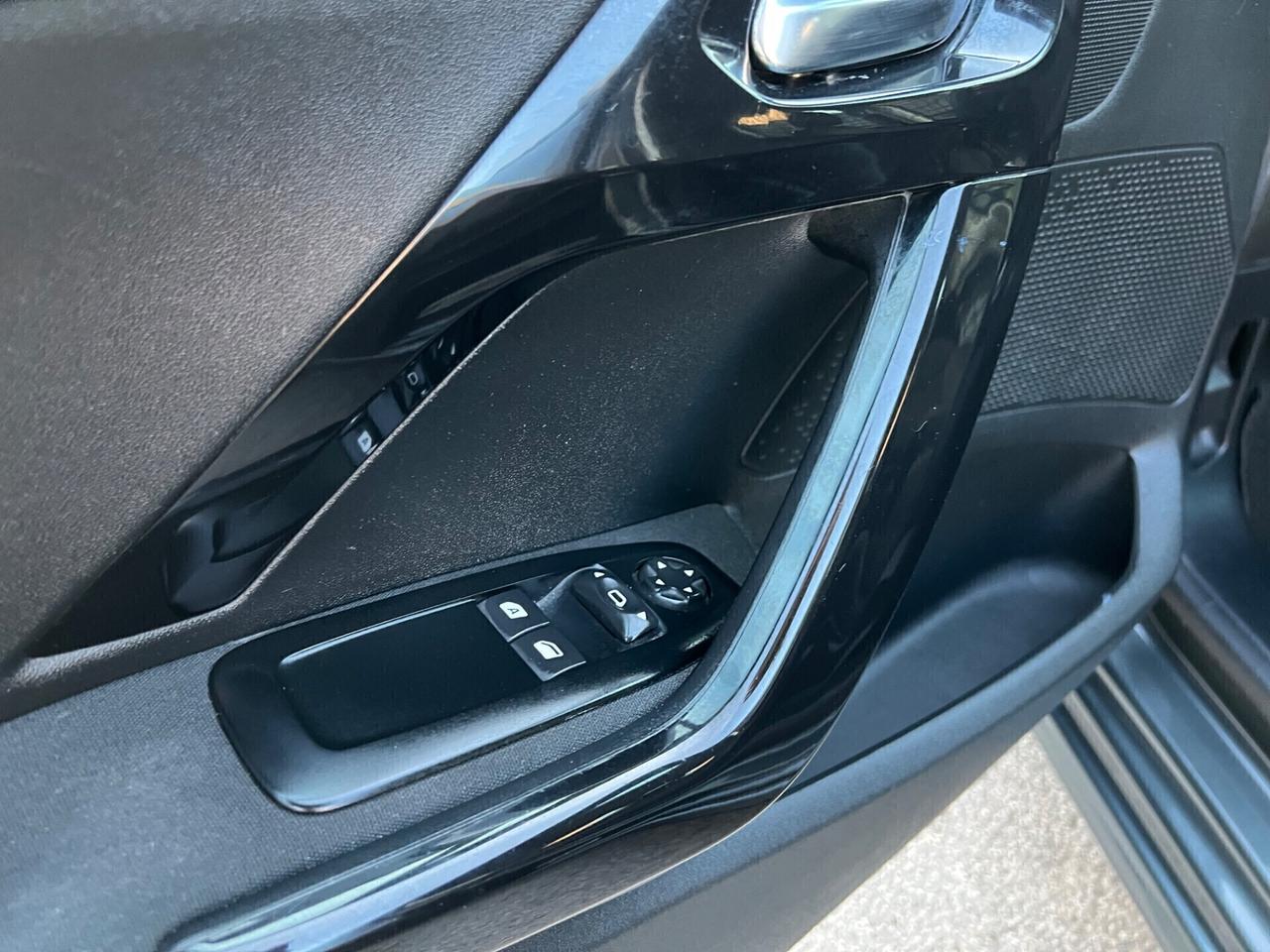 Peugeot 208 1.2 VTi 82 CV 5 porte Allure