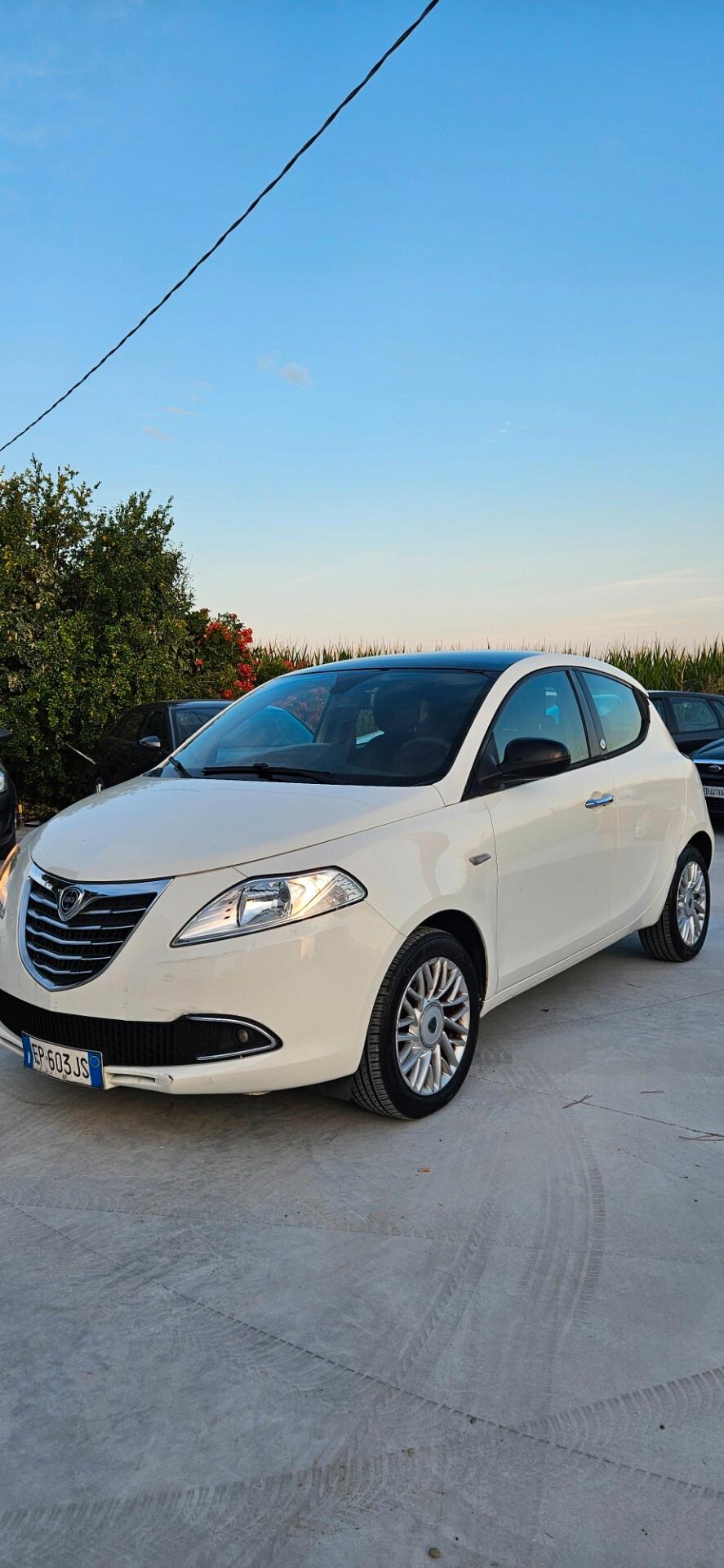 Lancia Ypsilon 1.2 69 CV 5 porte GPL Ecochic Silver