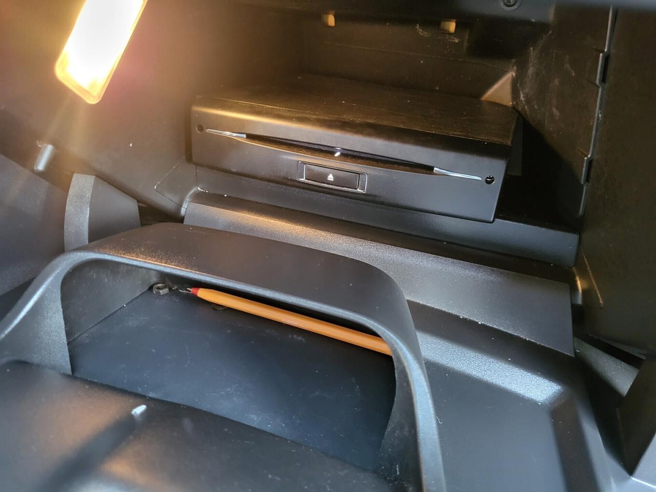 PEUGEOT 208 1,4 HDI-UNICA PROPRIETAR-4 REVISIONI