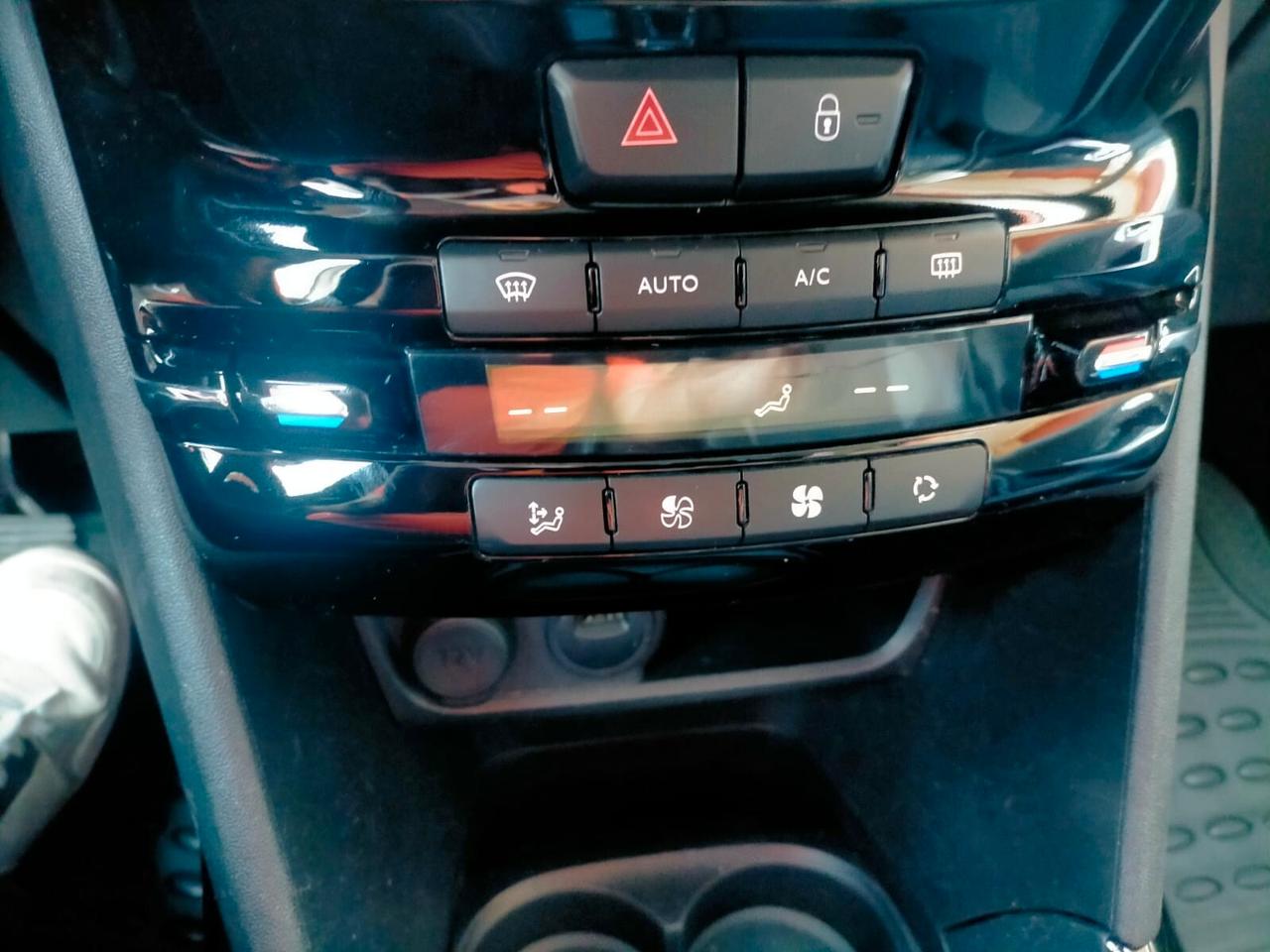 Peugeot 2008 BlueHDi 100 S&S Black Matt