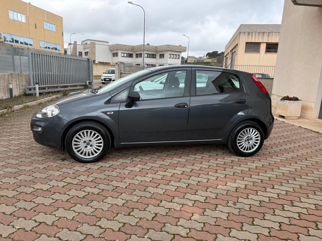 Fiat Punto 1.3 MJT II 75 CV 5 porte Street