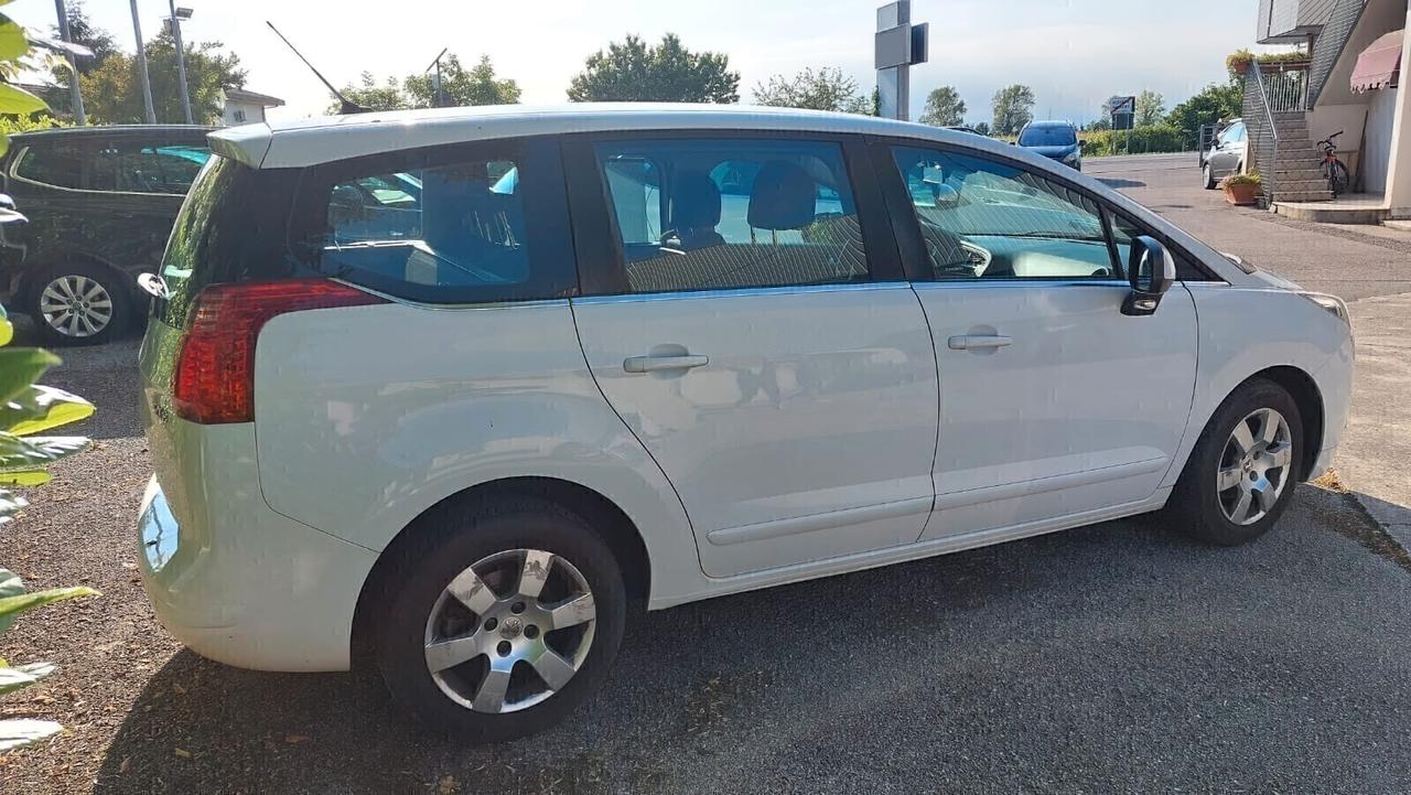 Peugeot 5008 1.6 Diesel 7 Posti Neopatentati