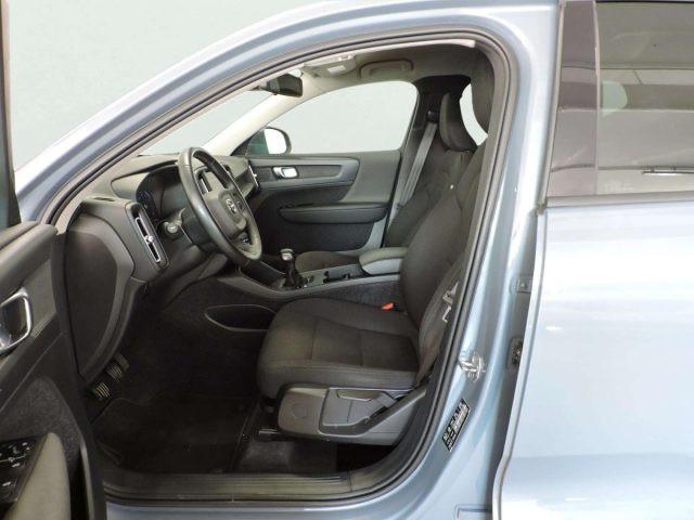 VOLVO XC40 T2 MOMENTUM CORE MANUALE